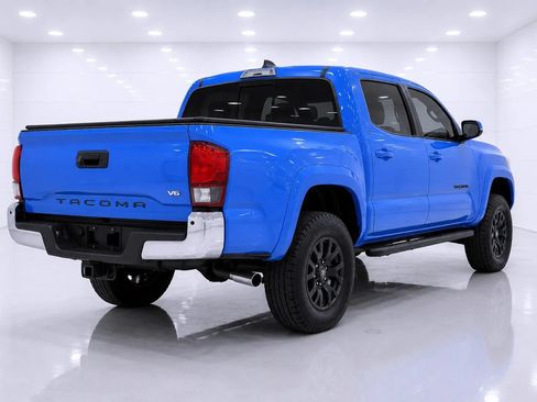 Used 2020 Toyota Tacoma SR5 w/ Blackout Package AWD/4WD image 5