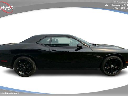 Used 2015 Dodge Challenger R/T w/ Quick Order Package 28B R/T RWD image 4