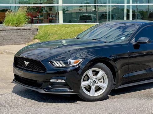 Used 2017 Ford Mustang Coupe RWD image 2