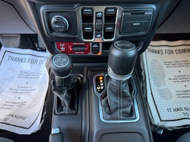 Used 2024 Jeep Wrangler Unlimited AWD/4WD image 28