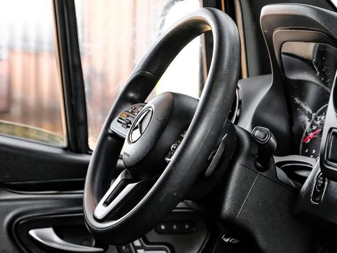 Used 2022 Mercedes-Benz Sprinter 2500 image 11