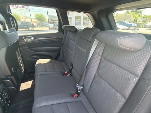 Used 2018 Jeep Grand Cherokee Laredo AWD/4WD image 21