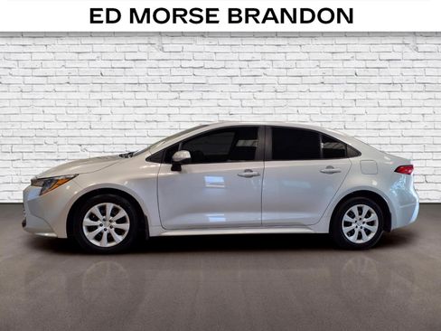 Used 2025 Toyota Corolla LE FWD image 2