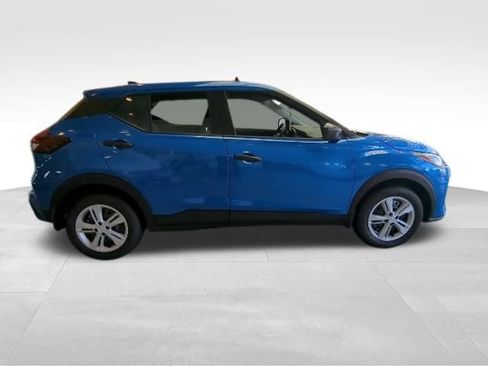 New 2025 Nissan Kicks Play S image 9
