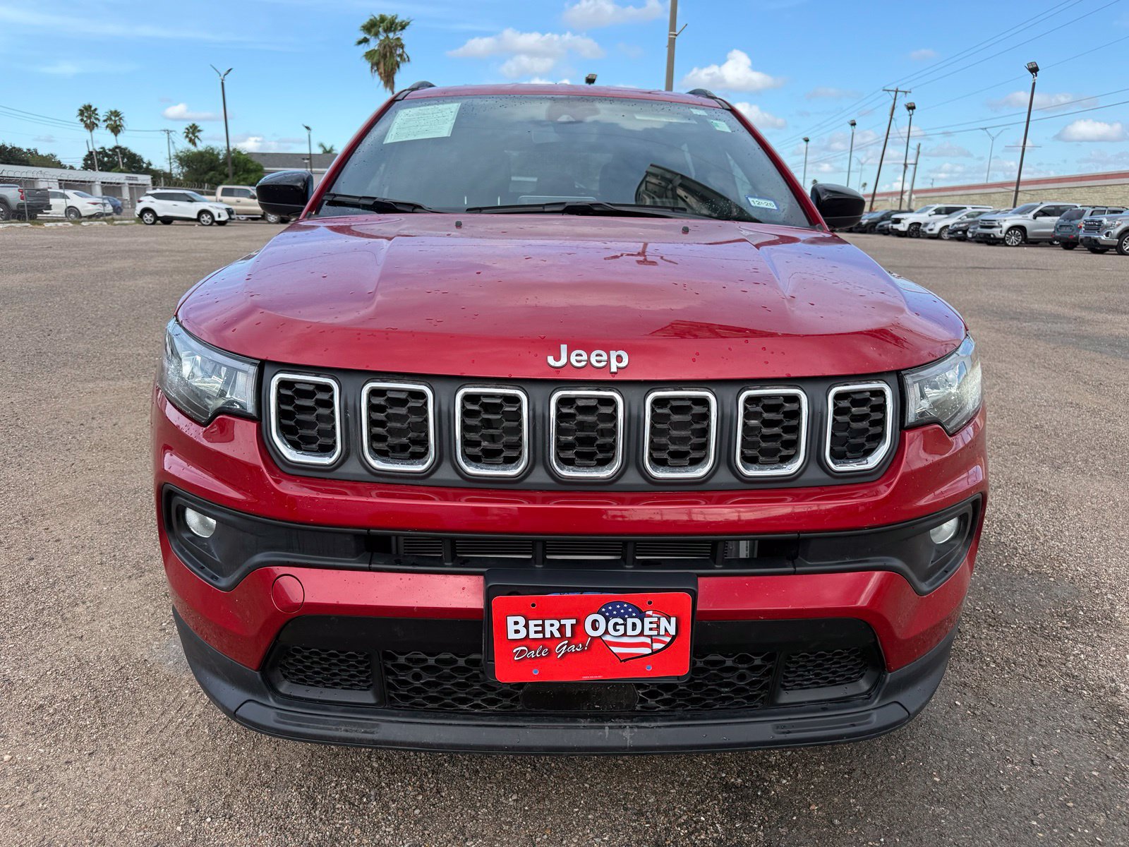 Used 2025 Jeep Compass Latitude AWD/4WD image 2