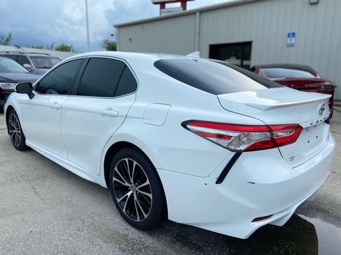 Used 2020 Toyota Camry SE AWD/4WD image 3