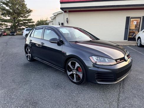 Used 2015 Volkswagen Golf 4-Door FWD image 3