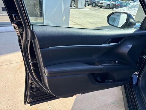 Used 2022 Toyota Camry XLE image 21