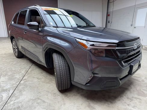 Used 2025 Subaru Forester Touring AWD/4WD image 8