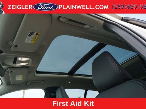Used 2024 Volvo XC40 B5 Plus w/ Protection Package Premier AWD/4WD image 19