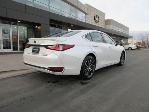 Used 2025 Lexus ES 300h w/ Premium Package image 9