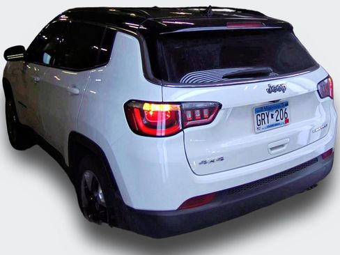 Used 2018 Jeep Compass Limited w/ Navigation Group image 11