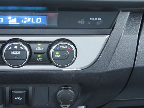 Used 2022 Toyota Tacoma SR image 24