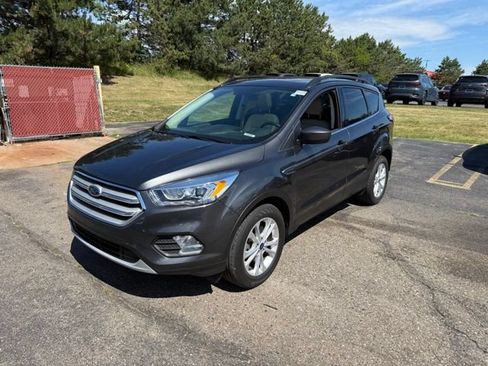 Used 2018 Ford Escape SEL w/ Canadian Touring Package AWD/4WD image 1