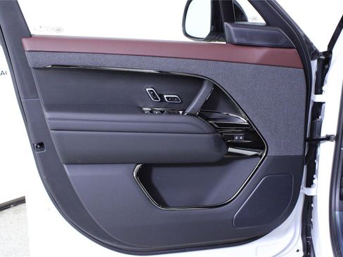 New 2025 Land Rover Range Rover Sport Dynamic SE AWD/4WD image 15