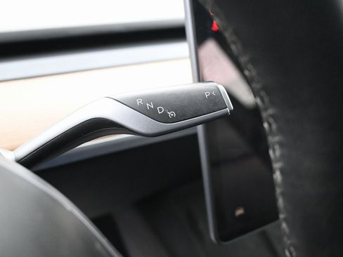 Used 2023 Tesla Model 3 Standard Range image 19