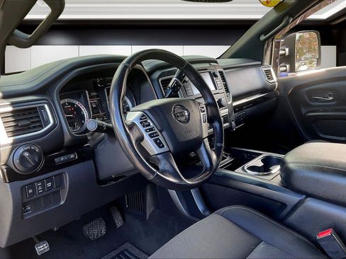 Used 2019 Nissan Titan SV w/ SV Convenience Package image 13