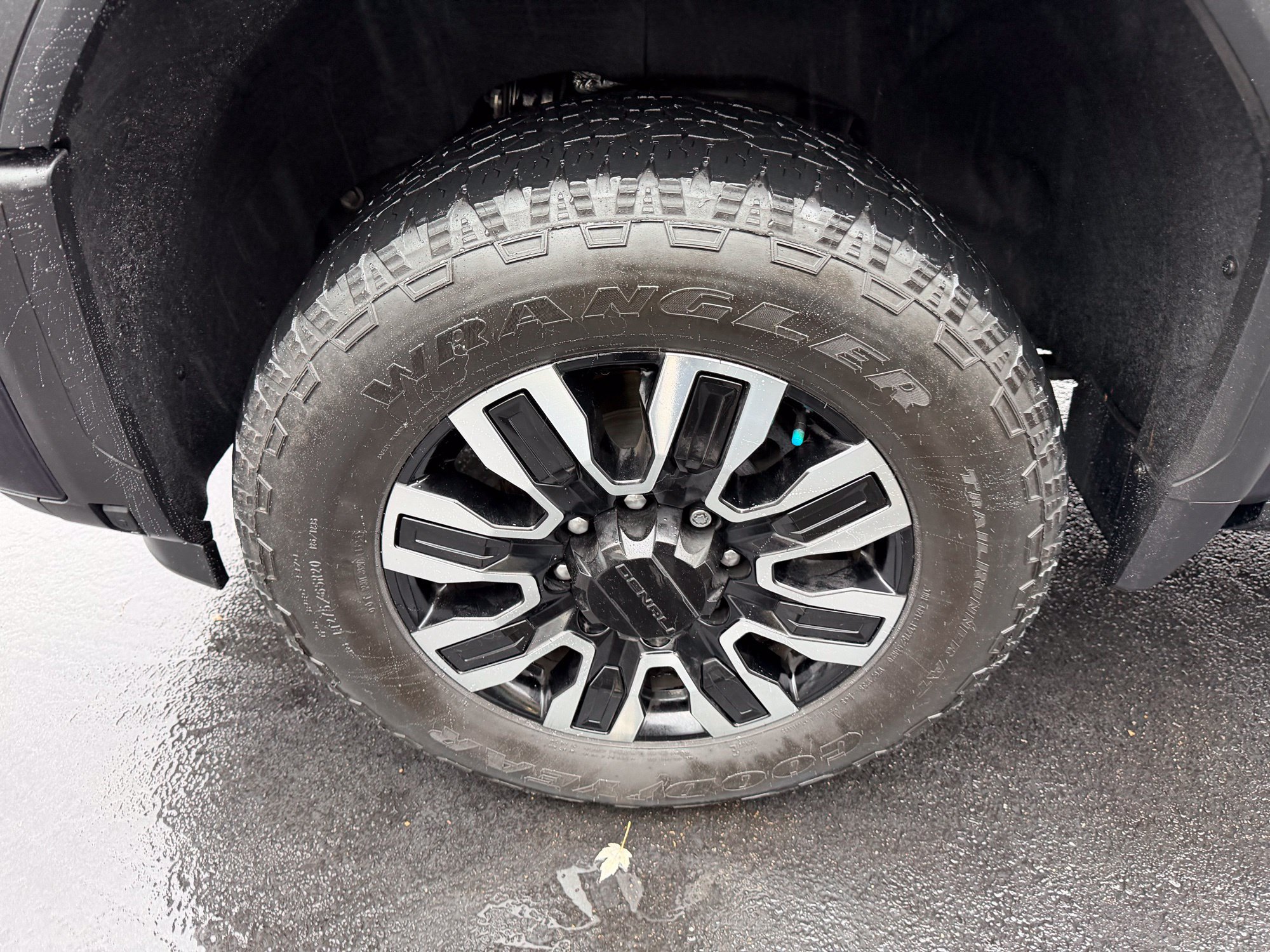 Used 2024 GMC Sierra 3500 Denali Ultimate AWD/4WD image 9