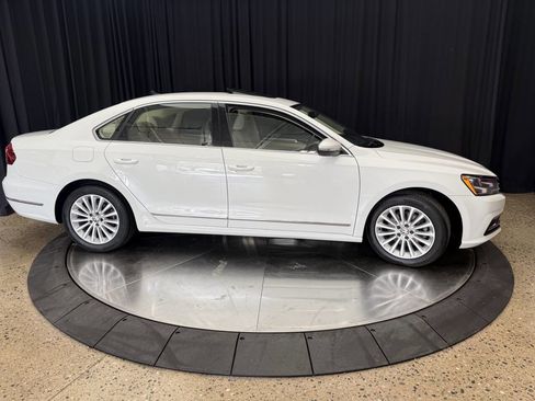 Used 2017 Volkswagen Passat 1.8T SE FWD image 10