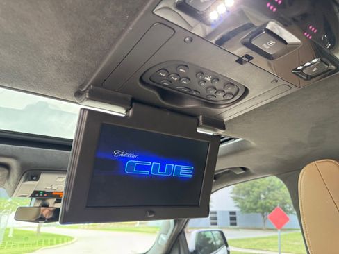 Used 2018 Cadillac Escalade Platinum AWD/4WD image 20