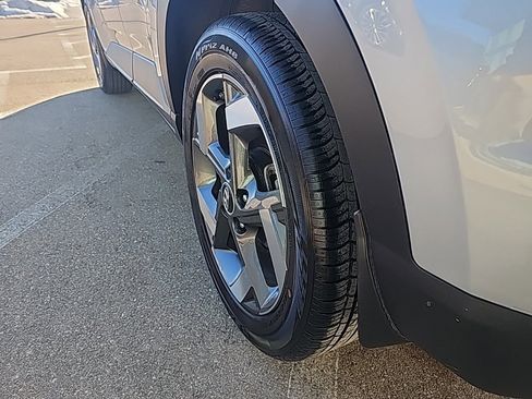 Certified 2023 Hyundai Venue SEL image 35