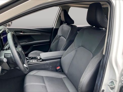 Used 2025 Toyota Camry XLE w/ Premium Package FWD image 8