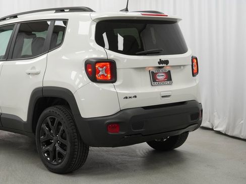 Used 2022 Jeep Renegade Altitude w/ Convenience Group image 13