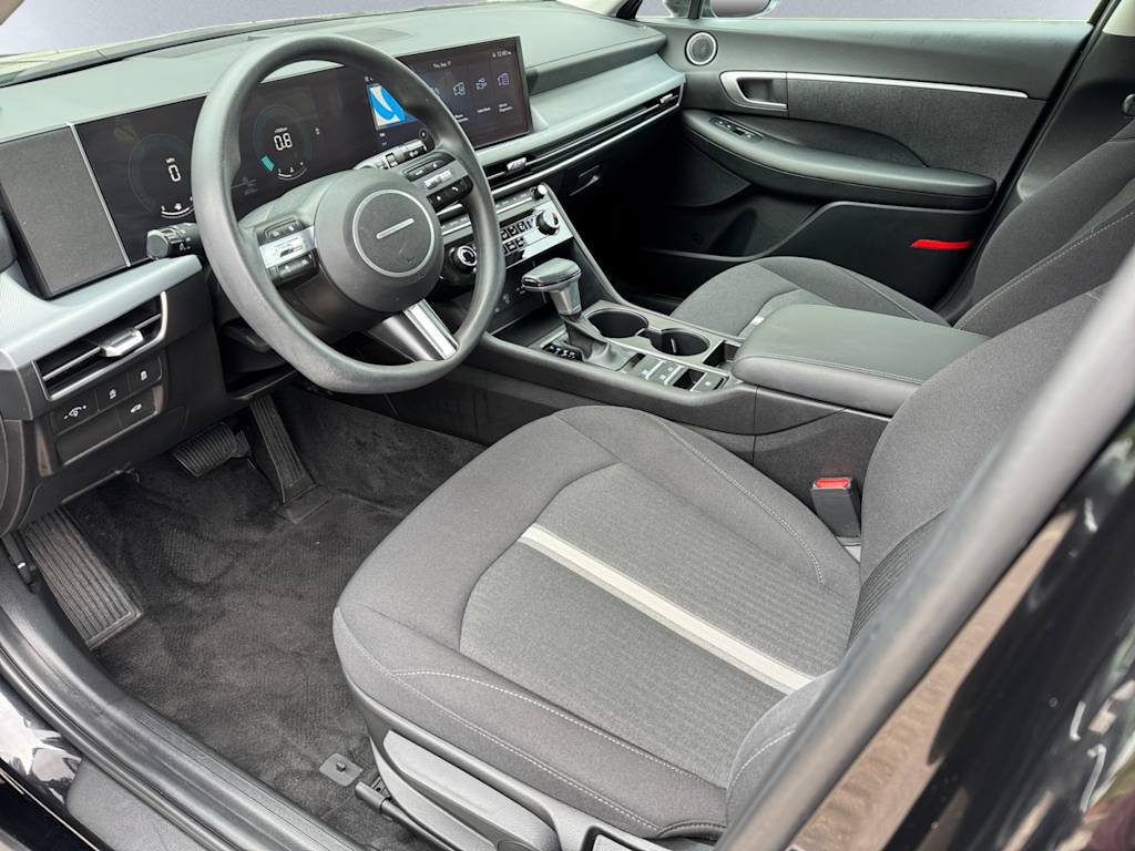 Used 2025 Hyundai Sonata SE FWD image 11