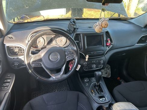 Used 2019 Jeep Cherokee Latitude w/ Cold Weather Group image 23