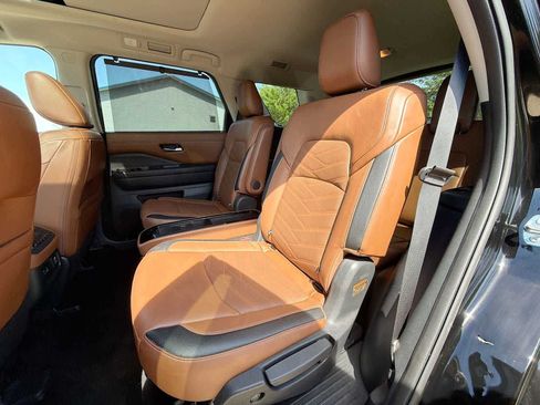 Used 2023 Nissan Pathfinder Platinum AWD/4WD image 17