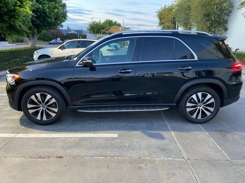 Used 2025 Mercedes-Benz GLE 450e 4MATIC image 3