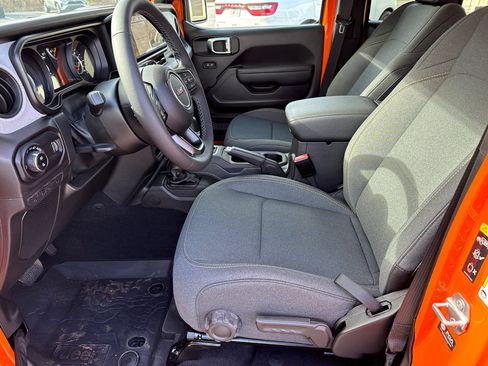 New 2025 Jeep Gladiator Sport image 9