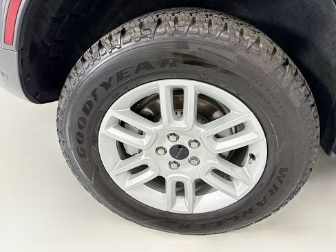 Used 2026 Land Rover Defender 110 S AWD/4WD image 32