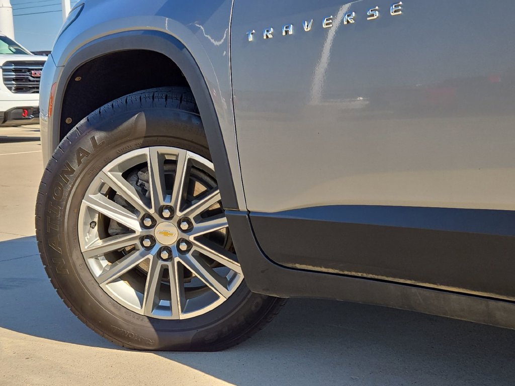 Used 2023 Chevrolet Traverse LT AWD/4WD image 32