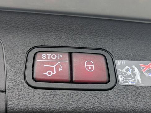 New 2026 Mercedes-Benz GLS 450 4MATIC image 16