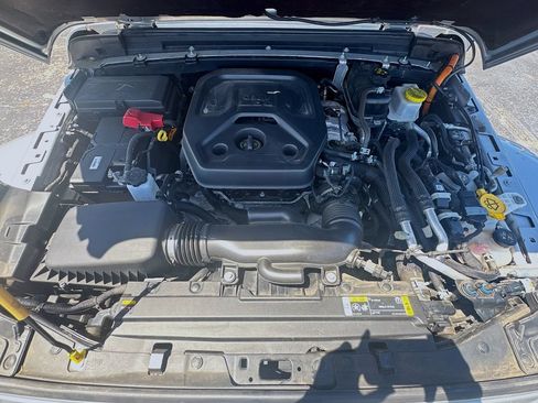 Used 2023 Jeep Wrangler Unlimited Sahara AWD/4WD image 34