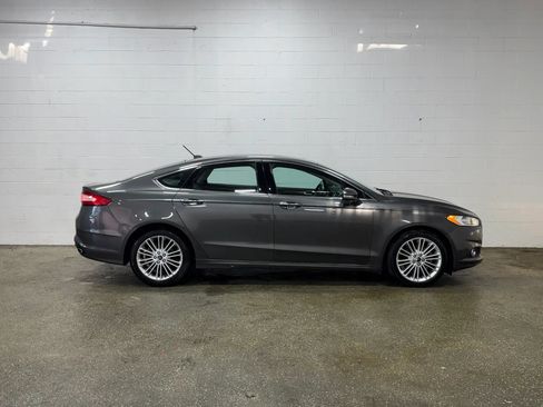 Used 2016 Ford Fusion SE w/ Equipment Group 202A AWD/4WD image 2