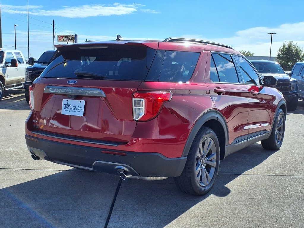Used 2023 Ford Explorer XLT w/ Equipment Group 202A RWD image 2