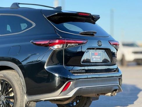 Used 2024 Toyota Highlander XSE image 11