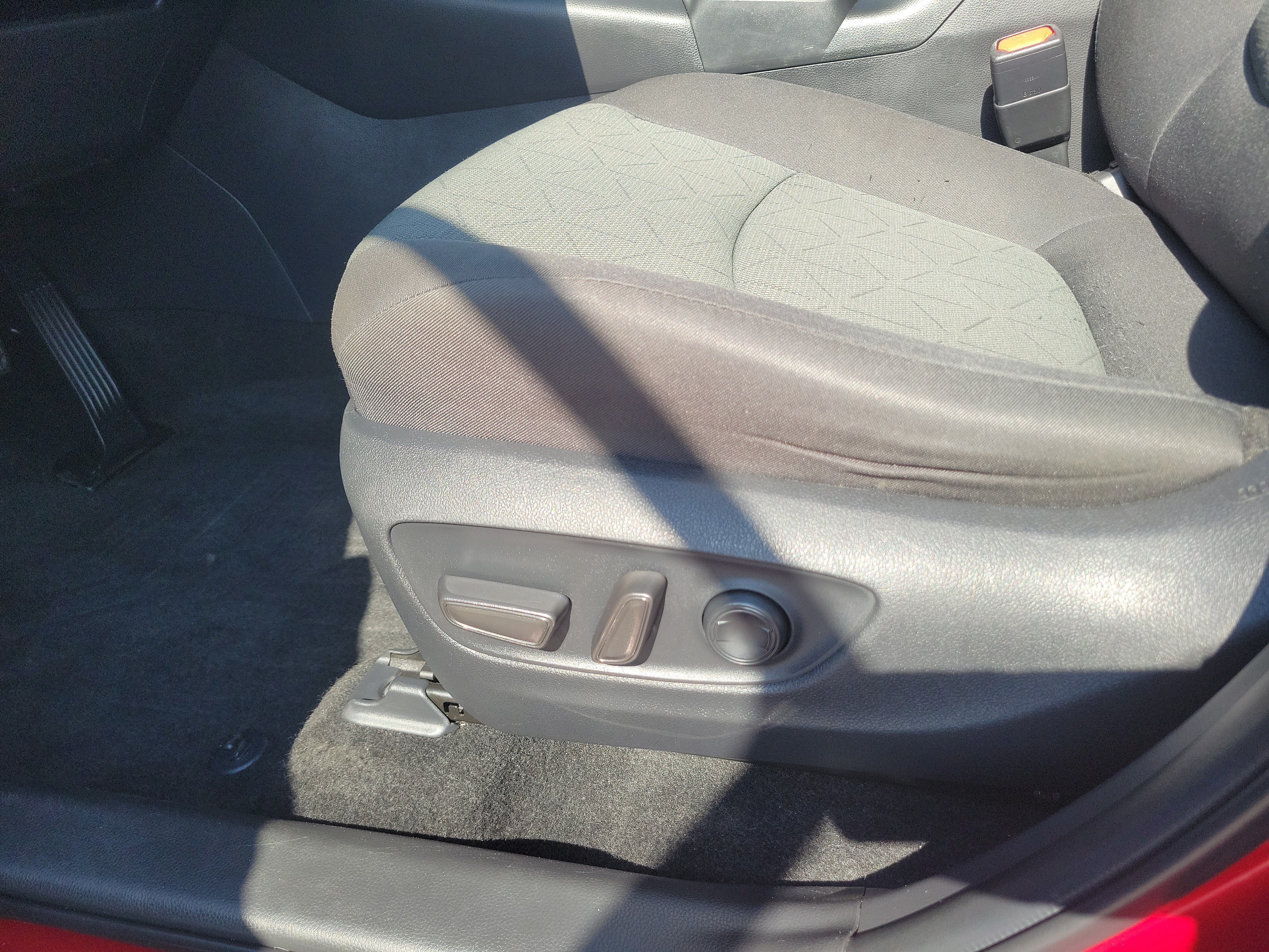 Used 2024 Toyota RAV4 XLE w/ Convenience Package FWD image 20