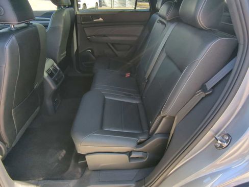 Certified 2022 Volkswagen Atlas Cross Sport SEL R-Line image 21