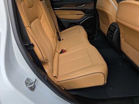 Used 2025 Jeep Grand Cherokee Summit image 20