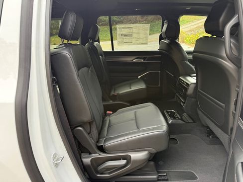 New 2025 Jeep Wagoneer L Series II w/ Premium Group I image 27