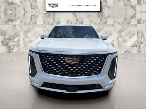 Used 2026 Cadillac Escalade Luxury w/ LPO, Floor Liner Package AWD/4WD image 6