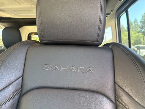 Used 2024 Jeep Wrangler Unlimited Sahara AWD/4WD image 11