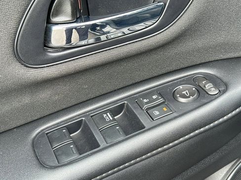 Used 2021 Honda HR-V Sport image 11