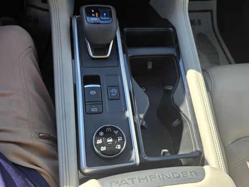 Used 2022 Nissan Pathfinder Platinum w/ Lighting Package (N92) AWD/4WD image 23