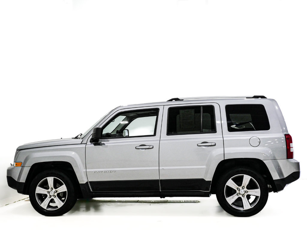 Used 2017 Jeep Patriot High Altitude FWD image 6