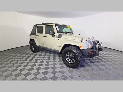 Used 2018 Jeep Wrangler Unlimited Sahara w/ Connectivity Group AWD/4WD image 53