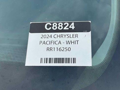 Used 2024 Chrysler Pacifica Touring-L FWD image 32